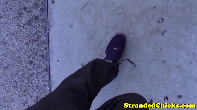 Превью Девка мастурбирует в такси и сосет в туалете водителю № 15353