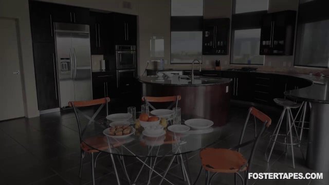 Превью Пока сестра спит брюнетка активно скачет на члене ее мужа № 35441