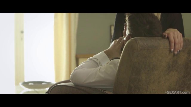 Превью Супруги занялись красивым сексом на большом кресле № 35479