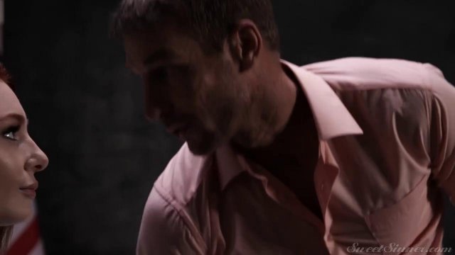 Превью Блондинка сдает экзамен преподавателю, сидя на его крепком члене № 35482