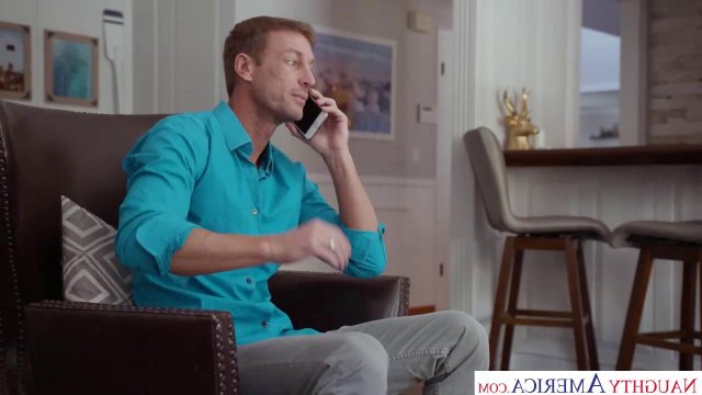 Превью Студентка готова заняться сексом даже на лестнице со своим мужиком № 35519