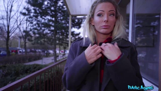 Превью Ради денег развратница даже готова на быстрый секс в подъезде № 35528