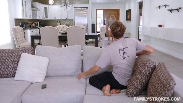 Превью Две лесби решили попробовать мужской член и устроили жмж секс № 35637