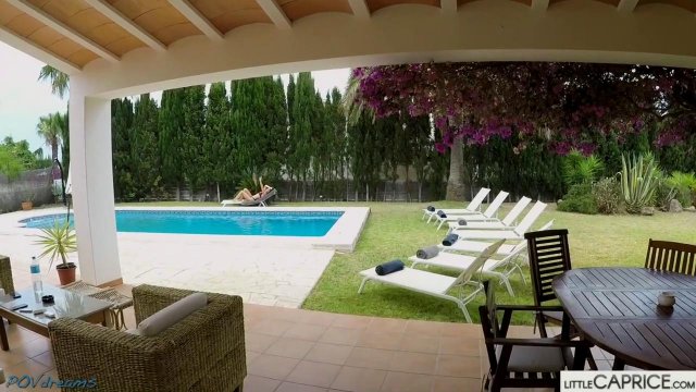 Превью Брюнетка проводит выходной в бассейне и сосет соседу № 36195