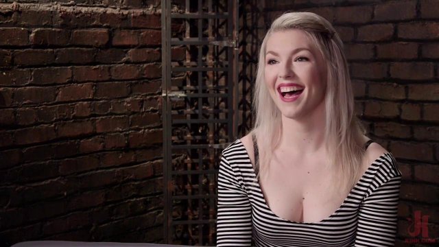 Превью Господин доминирует над дырками рабыни и грубо ей мастурбирует № 36295